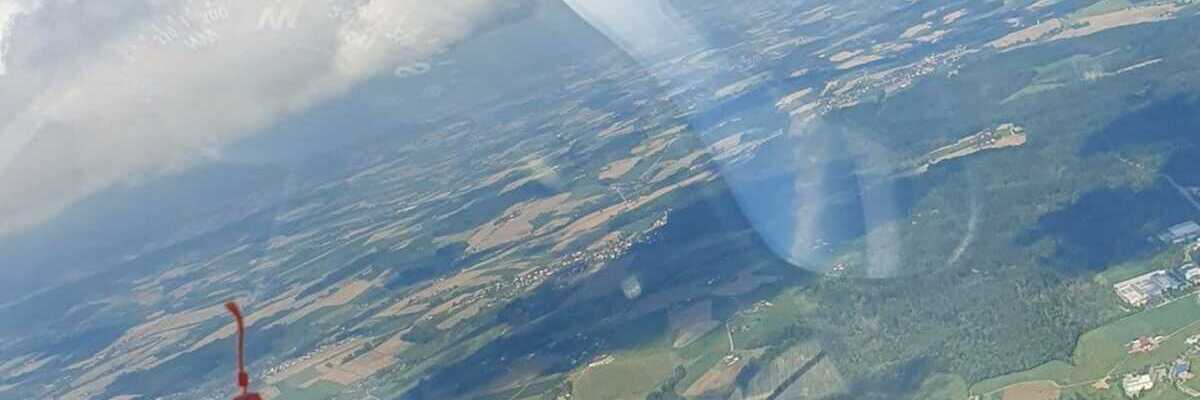 Flugwegposition um 07:57:34: Aufgenommen in der Nähe von Kreisfreie Stadt Passau, Deutschland in 1445 Meter